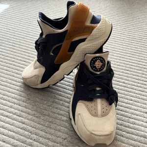 Air Huarache by Nike